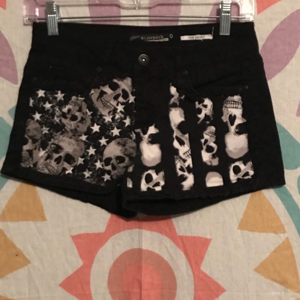 Black skalls shorts